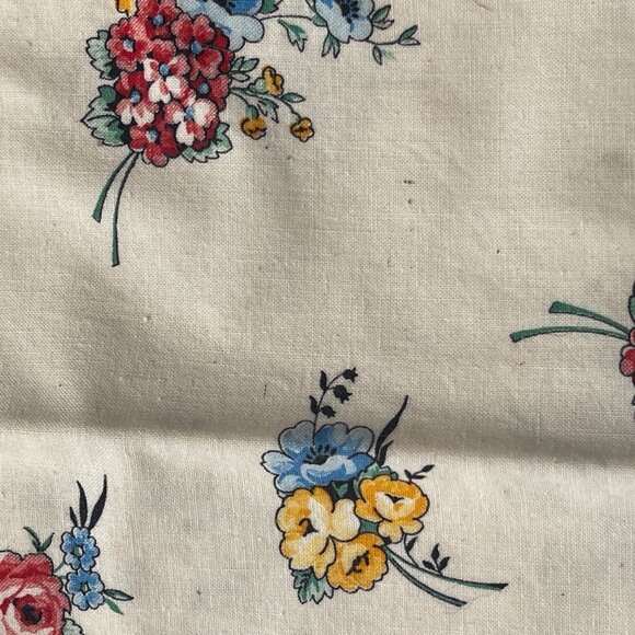 4 VTG Cloth Napkins Cream Yellow Red Floral Upcycle Crafting STAINS - Picture 2 of 8